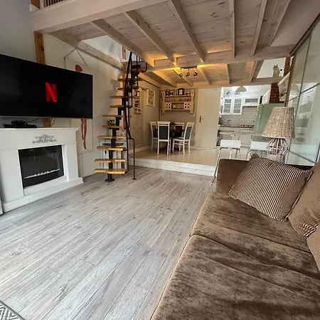 Przytulny Goscinny Lawenda Z Netflixem I Konsola Ps4, Bezplatny Parking شتشيتسين