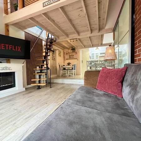 Lawenda Z Ogrodem, Konsola Ps4 Z Grami, Netflixem I Bezplatnym Parkingiem 슈체친